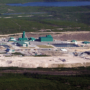 The uranium mine at McArthur River in Saskatchewan, once the world’s largest uranium producer, is owned by the companies Cameco and AREVA. Photo credit: Turgan at English Wikipedia / creativecommons.org/licenses/by-sa/3.0