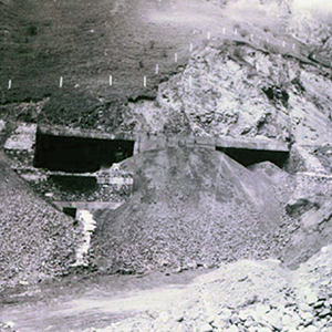 “Uranium Mine 792”: Due to state censorship, it is diffi cult to fi nd out what is happening in the mining region. Refugees have reported severe health problems, unusually high numbers of miscarriages and birth defects, and more than 50 deaths due to mysterious illnesses between 1988 and 1991 in the vicinity of uranium mines, most likely caused by contaminated water.